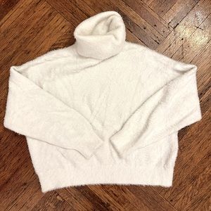 H&M White Soft oversized turtleneck sweater size M